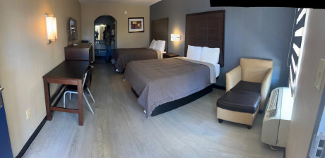 Deluxe Inn & Suites Gallery - Bedroom